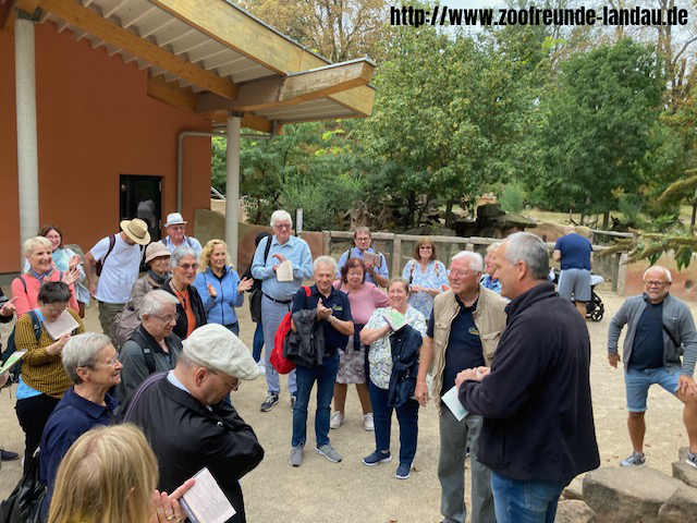 Zoo Magdeburg - Begrüßung durch Kurator Thomas Rolle - Gerhard Krebs